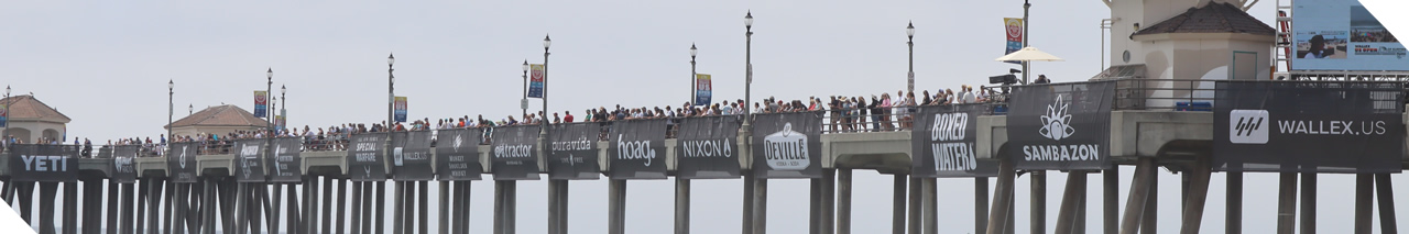 banners-across-entire-pier